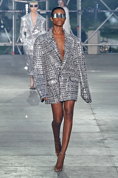 Look 14